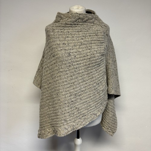 Irelands Eye Wollponcho One Size hellbraun Zopfmuster Rippstrick Merinowolle