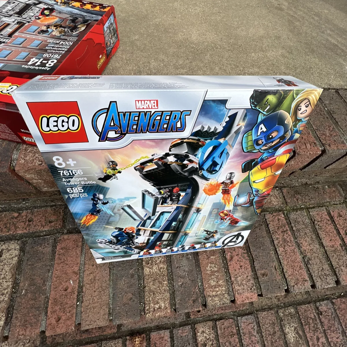 LEGO Marvel Avengers: Avengers Tower Battle 76166 Collectible