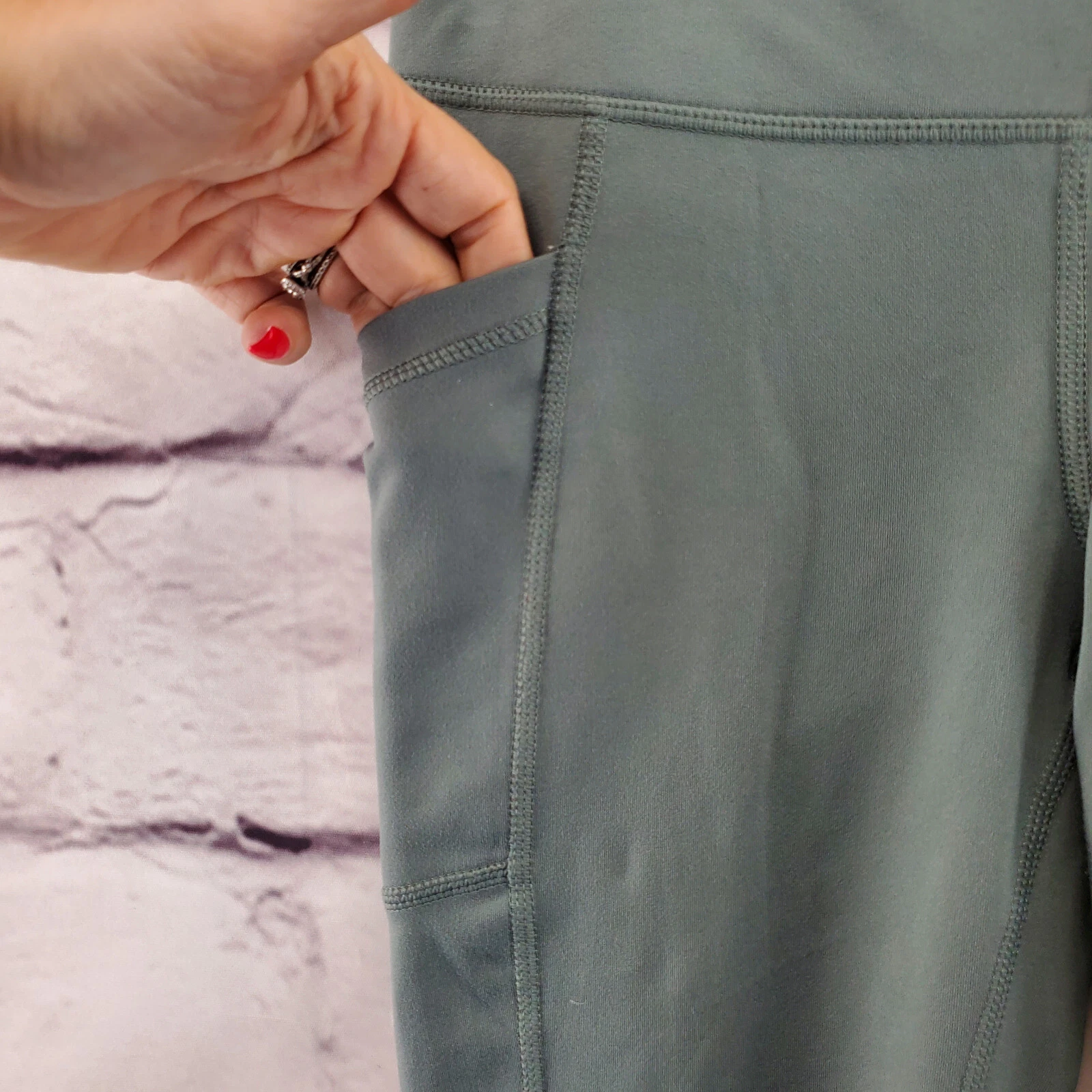 yogalicious side pockets pull on 7/8 length athletic leggings