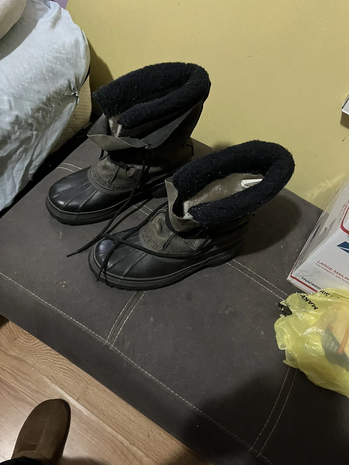 Unisex Boots Size 9