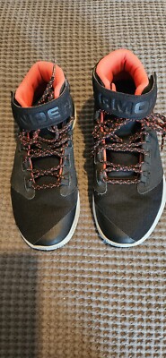 Under Amour Get B Zee Art High tops Womans 7.5