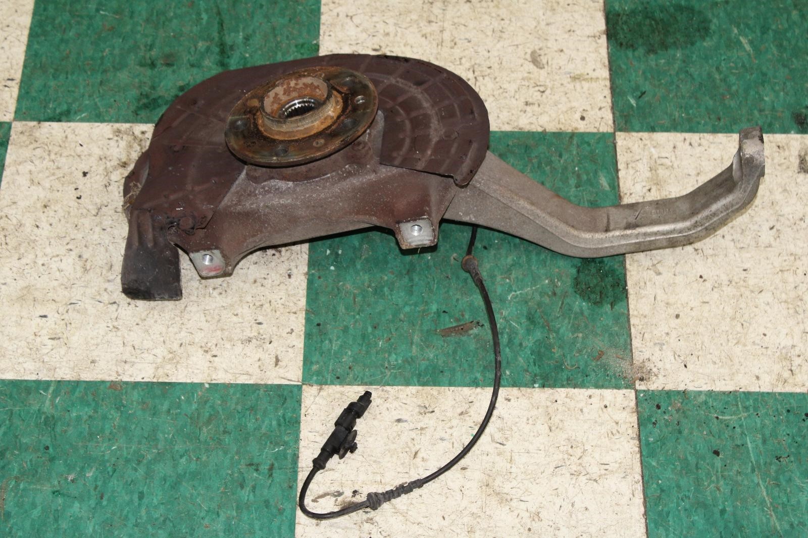 14-17 Ghibli 3.0L Front Passenger Right RH RF Spindle Knuckle Hub Assy OEM OE OE