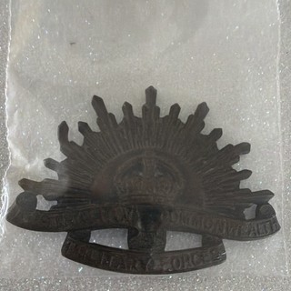 Australian Commonwealth Military Forces Rising Sun Militaria Badge great shape