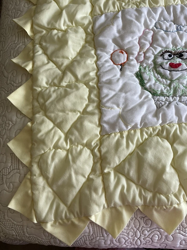 Colcha de rua bordada feita à mão para pássaros grandes 56”x45” 1982 - Imagem 3 de 4