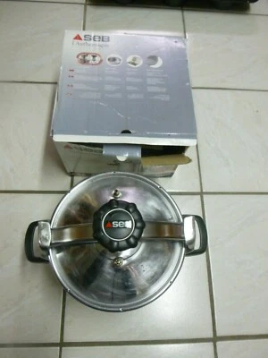 Ancienne cocotte minute SEB 6 L aluminium inox + égouttoir - Photo 1/4