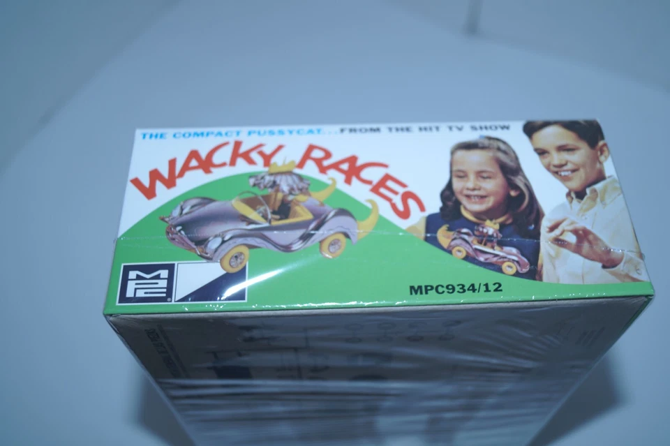 MPC Model Kit WAKY RACES The Compact Pussycat with Penelope Pitstop - Image 4 of 4