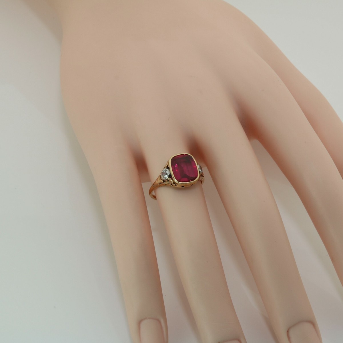 Vintage 14K Yellow Gold Ruby Stone (lab created), Diam. Ring Size