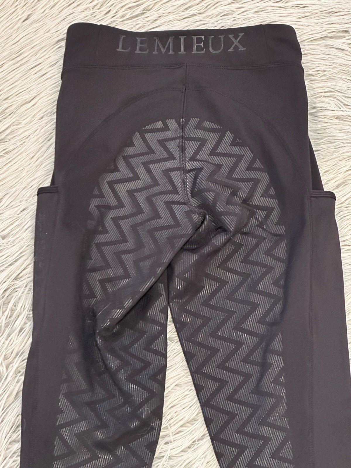 LeMieux Activewear Pull On Full Seat Silicone Breeches Black Side Pockets US 4
