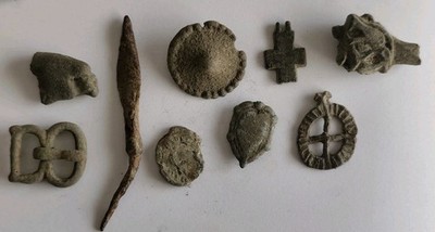 KONVOLUT 9 ANTIKE RÖMISCHE & BYZANTINISCHE BRONZE-, EISEN- UND BLEIARTEFAKTE 200-1200 N. Chr.
