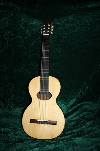 KONZERTGITARRE,GITARRE,EIGENBAU,SPIELBEREIT,MASSIVE HÖLZER,MIT PIEZZO