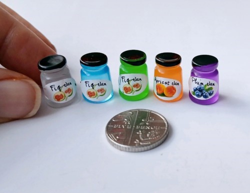 DOLLS HOUSE MINIATURE 1:12 * 5 X MIXED JAM PRESERVE JARS * COMBINED P+P