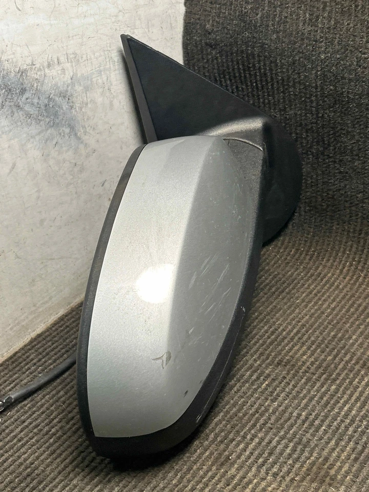 Fits 2007-2013 Chevy Avalanche Right Door Mirror (silver) OEM:20809968 Foto 3 de 4