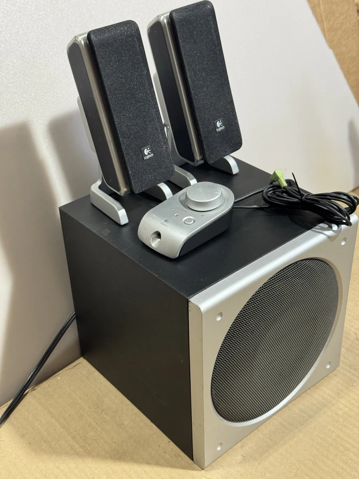 Logitech Z3 Holzmaserung 2.1 Desktop-Lautsprecher Kabelgebunden Fernbedienung Subwoofer FÜR TEILE - Bild 4 von 4