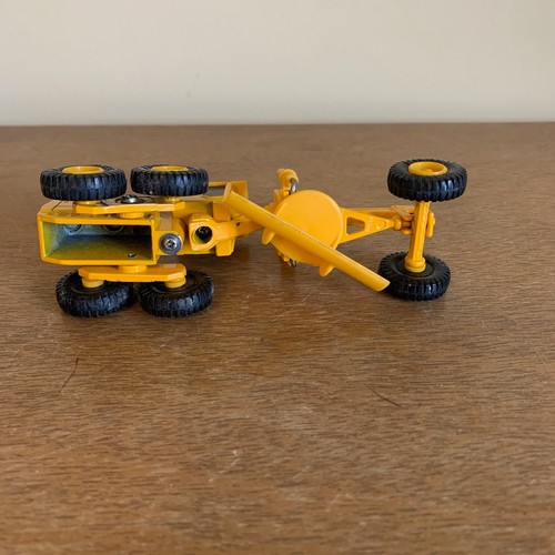 ERTL Diecast John Deere 772B Road Grader - Picture 4 of 7