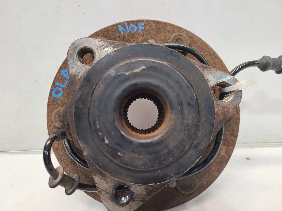 Conjunto de buje delantero Nissan Titan 2005-07 (4x4) con sensor de velocidad  Foto 3 de 4