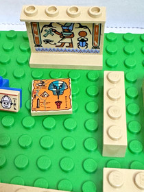 LEGO 5938  Misc Lot Adventurers Desert 1x4x3 Hieroglyph Oasis Ambush