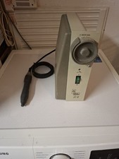 KaVo K9 Knieanlasser mit Handstück und Befestigungsschiene.