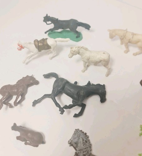 Lots of Vintage Various Plastic Horses, Animals, Trees and Accessories Toys - Picture 10 of 18