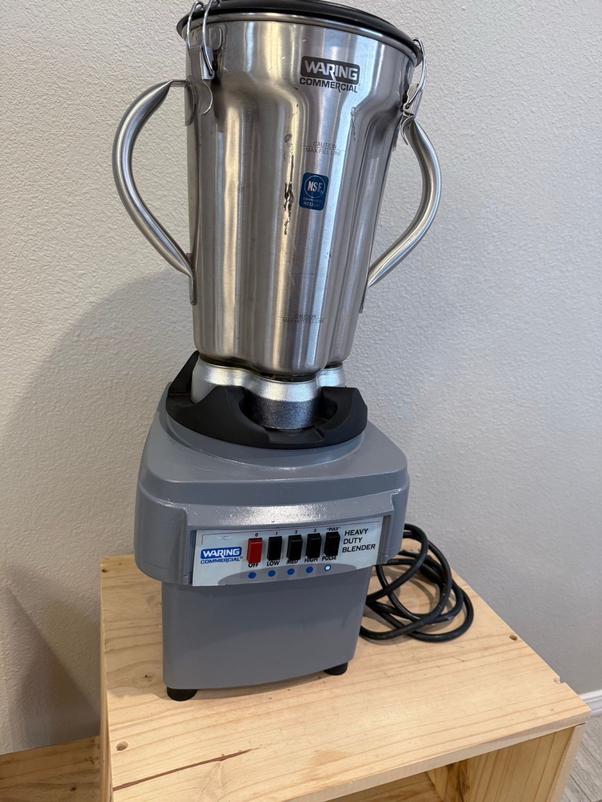 Waring CB16 Commercial 3-Speed 3.75 HP Heavy Duty Food Blend