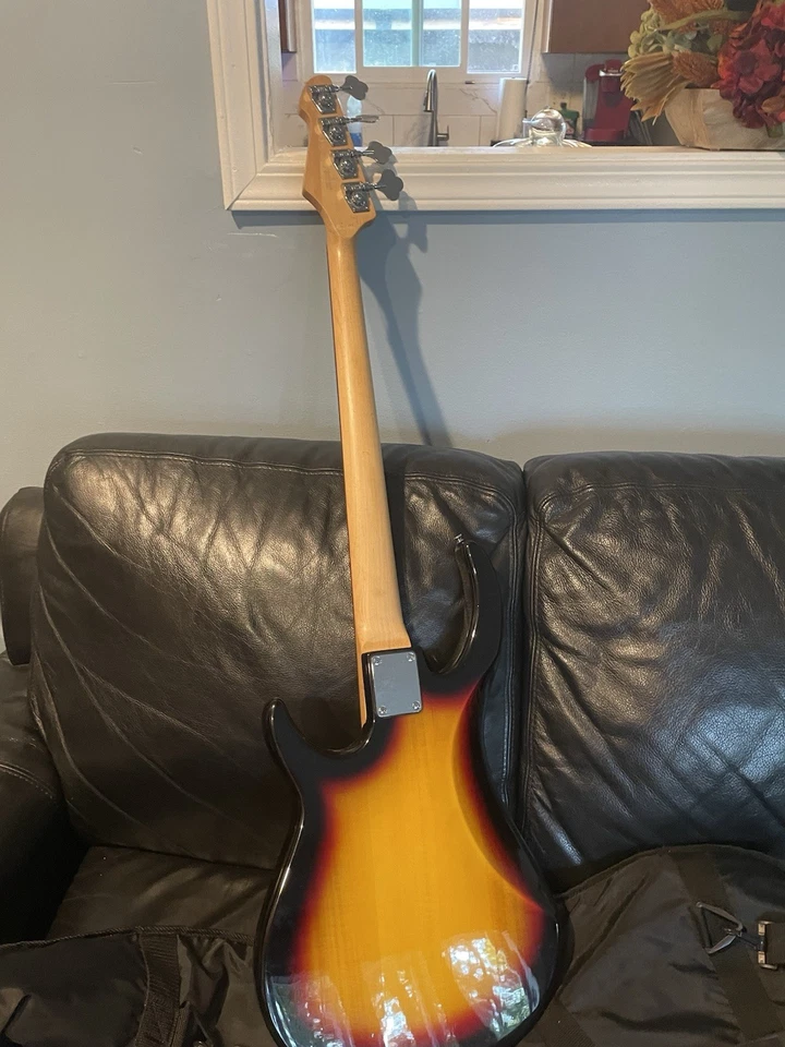 Guitarra Peavey Bass Sunburst Milestones Bxp Foto 3 de 4