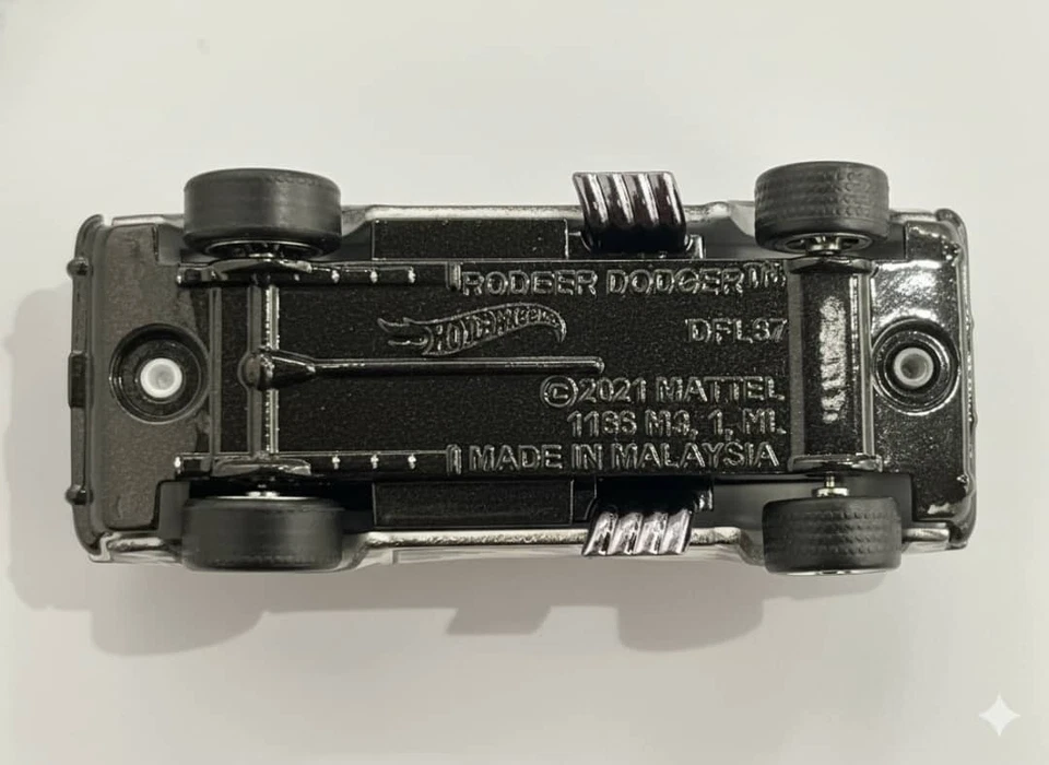 HOTWHEELS RODGER DOGER DCTF 2025 WHITE (EMPLOYEE EXCLUSIVE) - Image 4 of 4