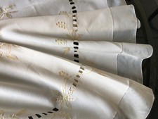 VINTAGE Cream Floral Embroidered Round Circular Tablecloth