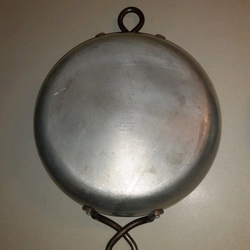 Vintage Wear-Ever 9" Hallite Aluminum Pan Twisted Handle Metallic Blue lid 2309 - Picture 5 of 7