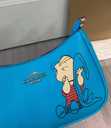 Borsa a tracolla Coach x PEANUTS CBM31 Teri Linus Pappagallo Blu Multi Donna Outlet NUOVA - Foto 3 di 13