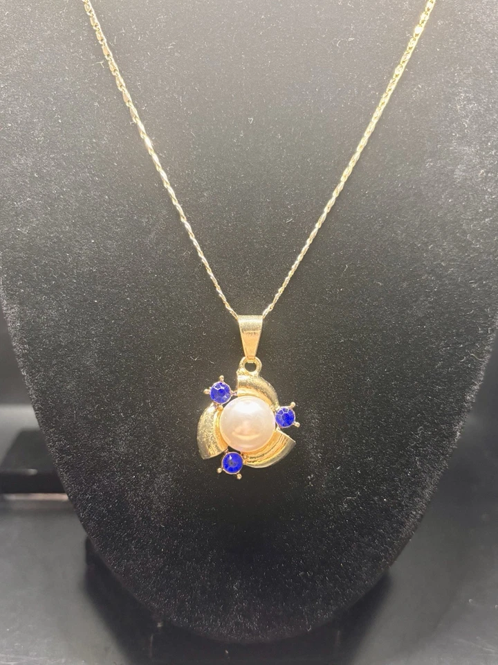 Conjunto folheado a ouro da mais alta qualidade. Brincos de pérola cravejados, azul Cz. Colar pingente - Imagem 4 de 4