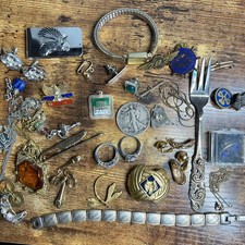 Imagen de Vintage Estate Junk Drawer Lot 3: Jewelry, Silver Coin, Collectibles, Watch