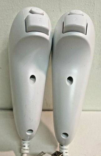 1 Pair Nintendo Wii Nunchucks RVL-004 - Picture 2 of 2