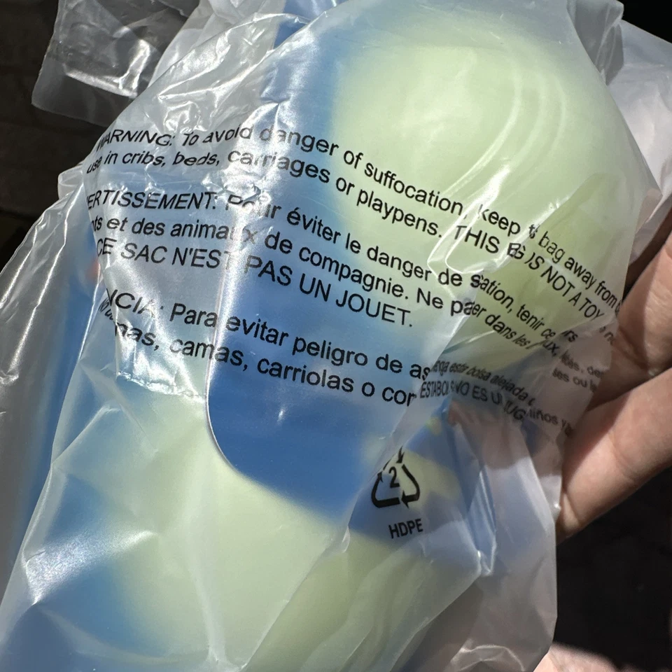 LOT OF 2 - Chuckit Max Glow In The Dark Medium 2.5” Fetch Bouncing Dog Chew Toy - Imagem 3 de 4