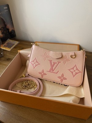 Louis Vuitton Easy Pouch On Strap aus rosafarbenem Kalbsleder