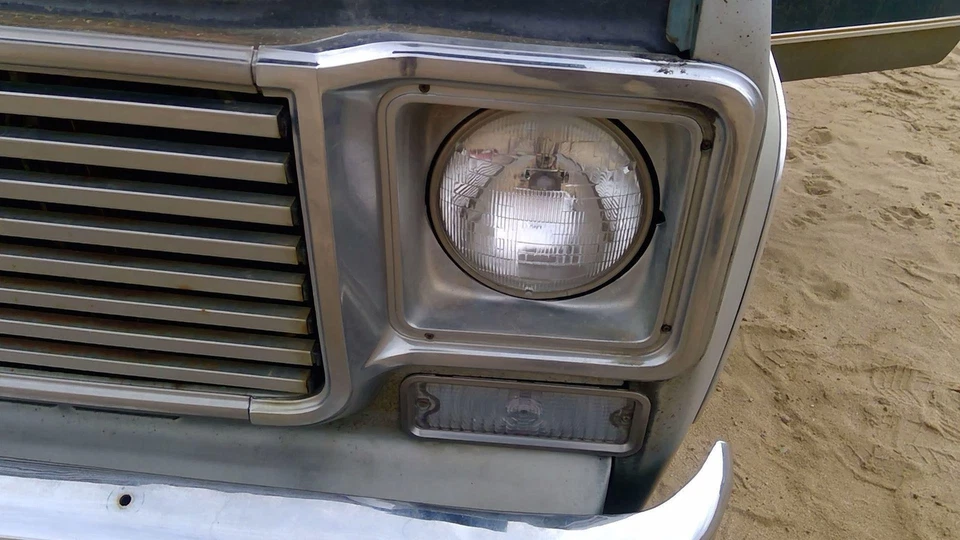 Chevy C20 Silverado 1973-1978 conductor izquierdo cromo embellecedor de faros envolvente OEM derecho Foto 2 de 4
