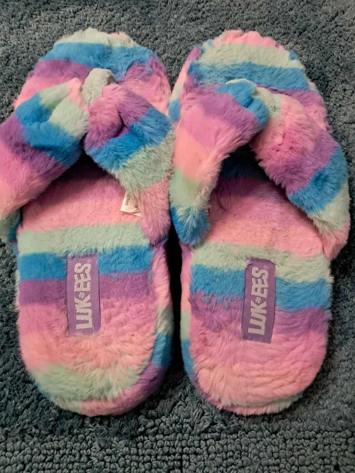 Luk-Ees by Muk-Luks Fuzzy Flip-Flop Slippers Med/7-8 women's - Image 2 of 4