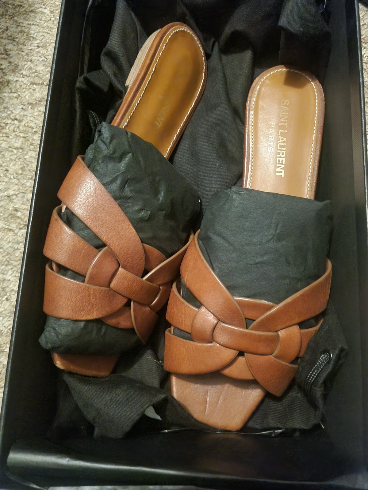 YSL flat tribute slider..size 37....perfect summer colour!!!!influencer staple