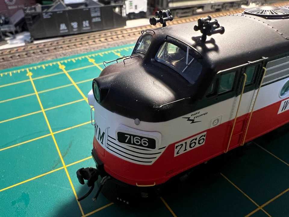 Bowser #691-23316 EMD F7A Western Maryland #7166 Executive Line DCC/Sound OB - Image 4 of 4