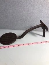antique cast iron buggy/wagon step (466)