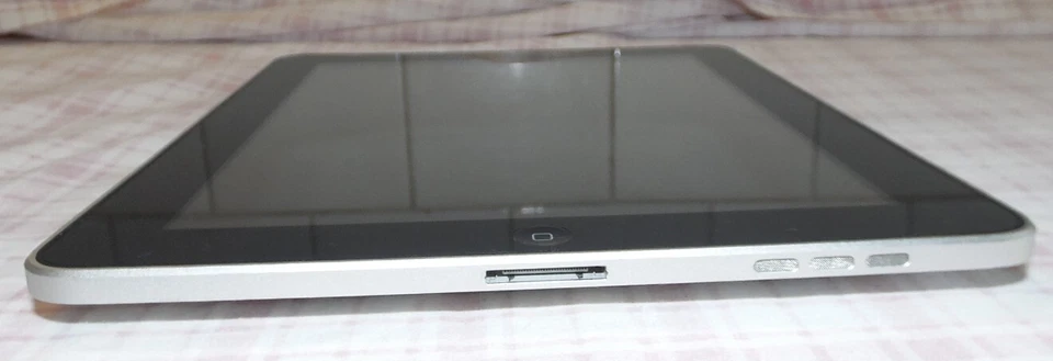 Tablet  iPad A 1219  1st Gen 9,7"  1024 x 768  16GB - Imagen 3 de 4