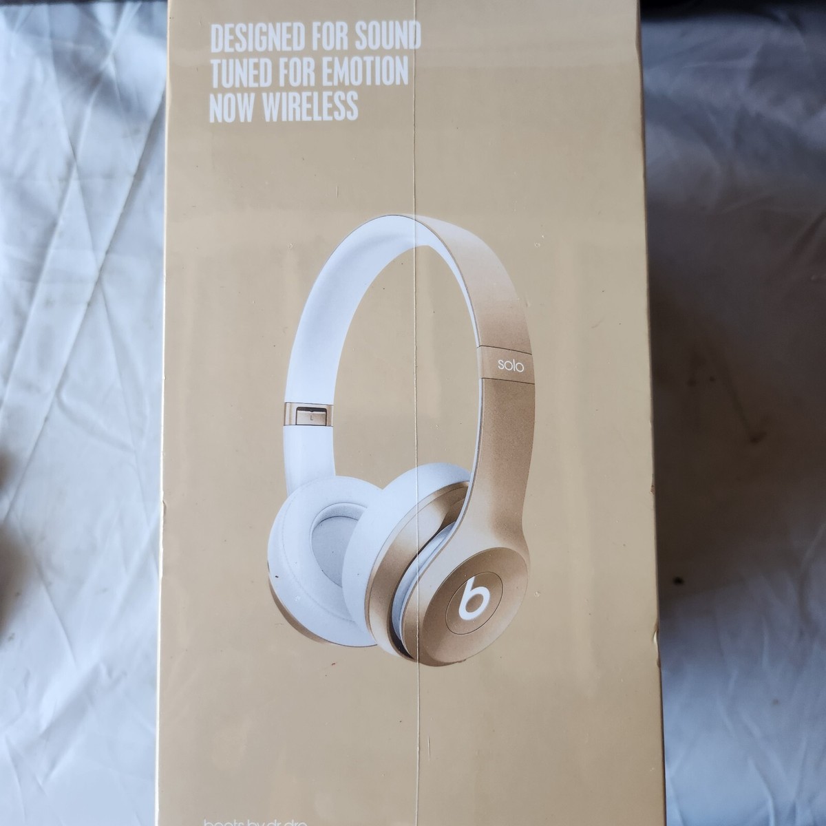 Beats by Dr. Dre Solo 2 Wireless Over the Ear Headphones Beats by Dr. Dre Solo 2 Wireless Over the Ear Headphones