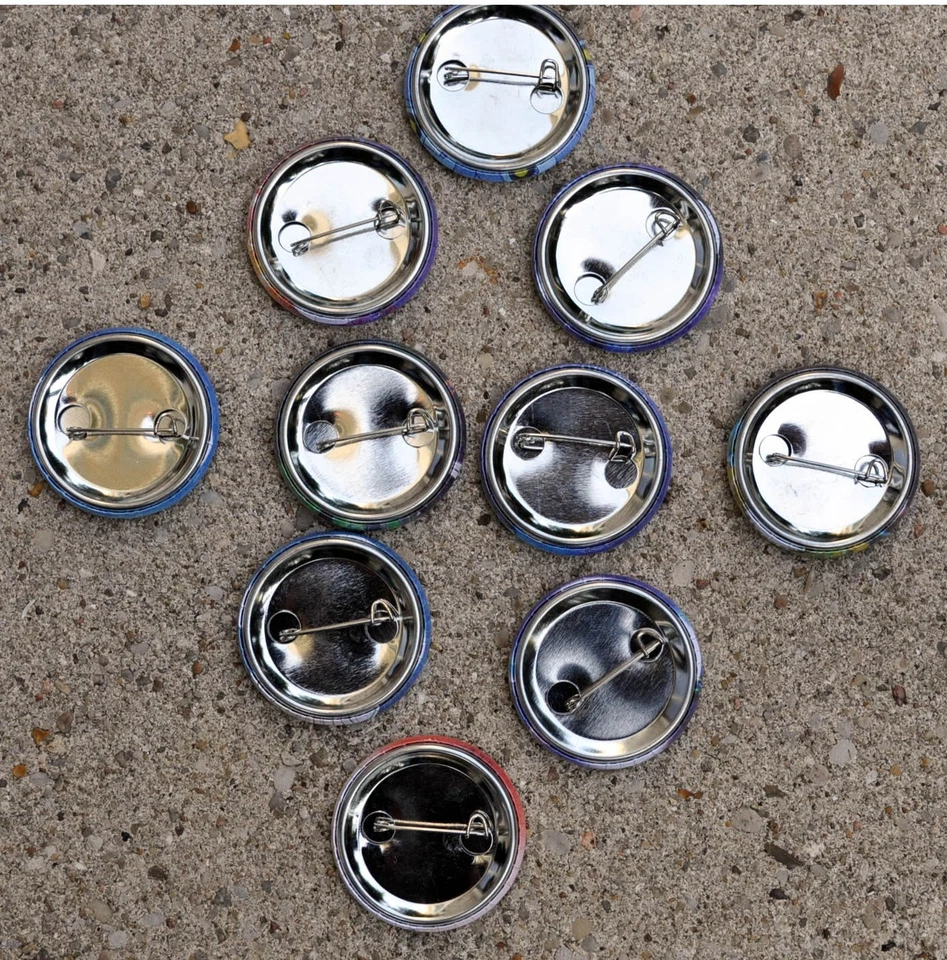 10 BADGES EPINGLE PINS BUTTON ENSEMBLE COLLECTION RARE JEAN MICHEL JARRE - Photo 2/2