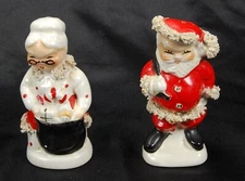 Vintage Santa and Mrs Claus  S  P Salt Pepper Shakers Spaghetti Trim AX920
