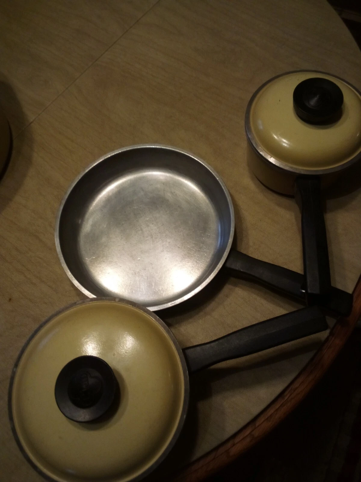 8 Inch Fry Pan 1 Quart Sauce Pan And 1.5 Quart Sauce Pan with lids