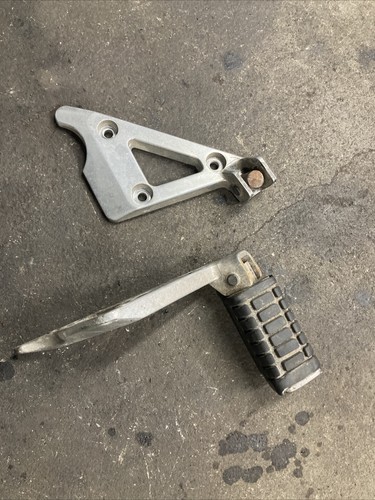1983 1984 Honda Shadow VT500C VT 500 left Right rear passenger foot peg bracket - Picture 4 of 5