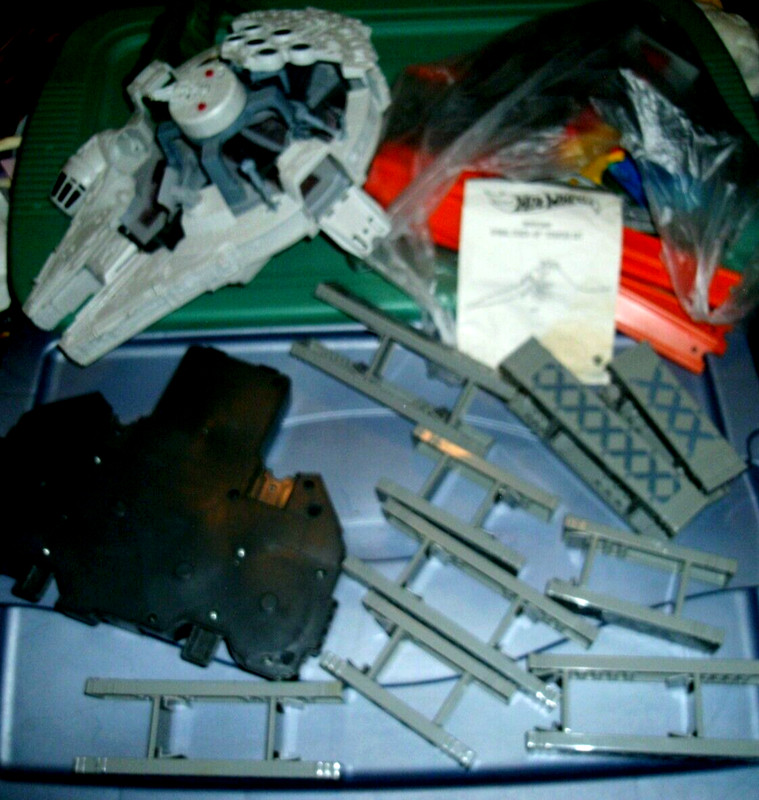 Millenium Falcon Hot Wheel Lot-Plus BGX89 Motorized Speed Booster Launcher +