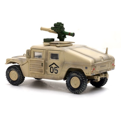 M1046 HUMVEE Tow Missile Carrier Iraq 2003 - Display Case - 1/64 Scale Model - Picture 11 of 14