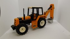 Siku Farmer 3755 - Renault TX 145-14 Traktor mit Heckbagger - Maßstab 1:32