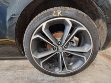 Used Wheel fits: 2016 Buick Cascada 20x8-1/2 5 spoke machined face opt RQA diamo