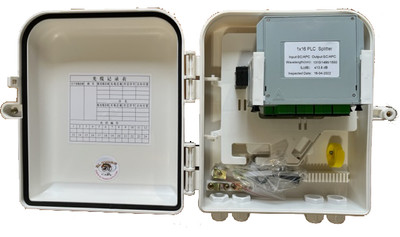 FTTH Fiber optic box with 8 port splitter plc connector apc green