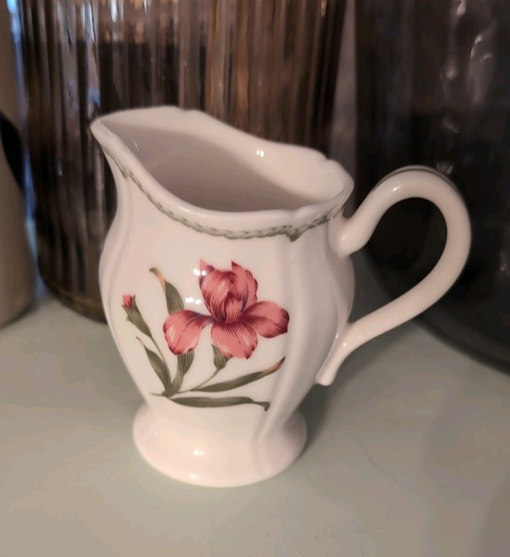 NORITAKE Homecraft SUMMER ESTATE 9212 - 8 oz CREAMER 4.5" Tall Vintage
